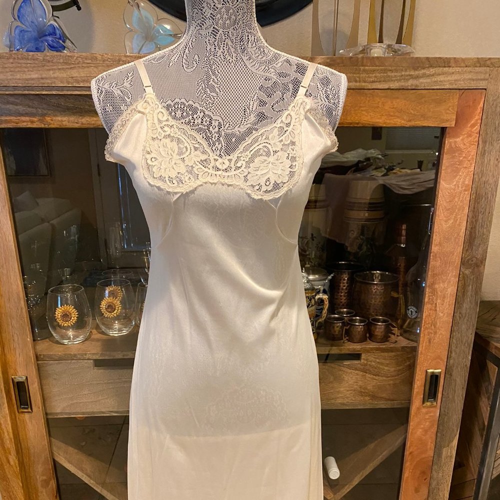 Gorgeous Vintage JC Penny size 36 slip